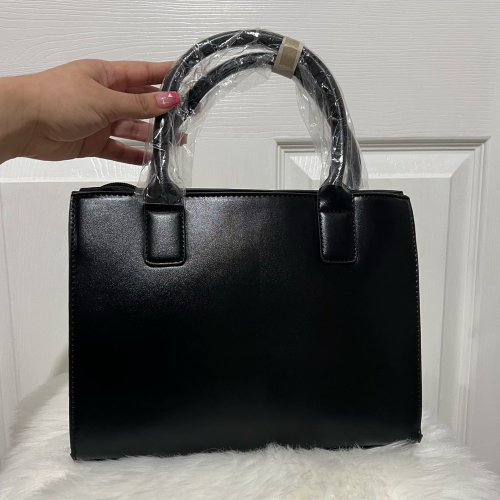 π *NWT* Chicβ Geometric Handbag - Black, Cream, and Teal - Picture 4 of 8